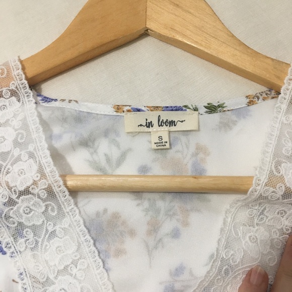 In Loom Floral Flowy Lace Top - Picture 4 of 6